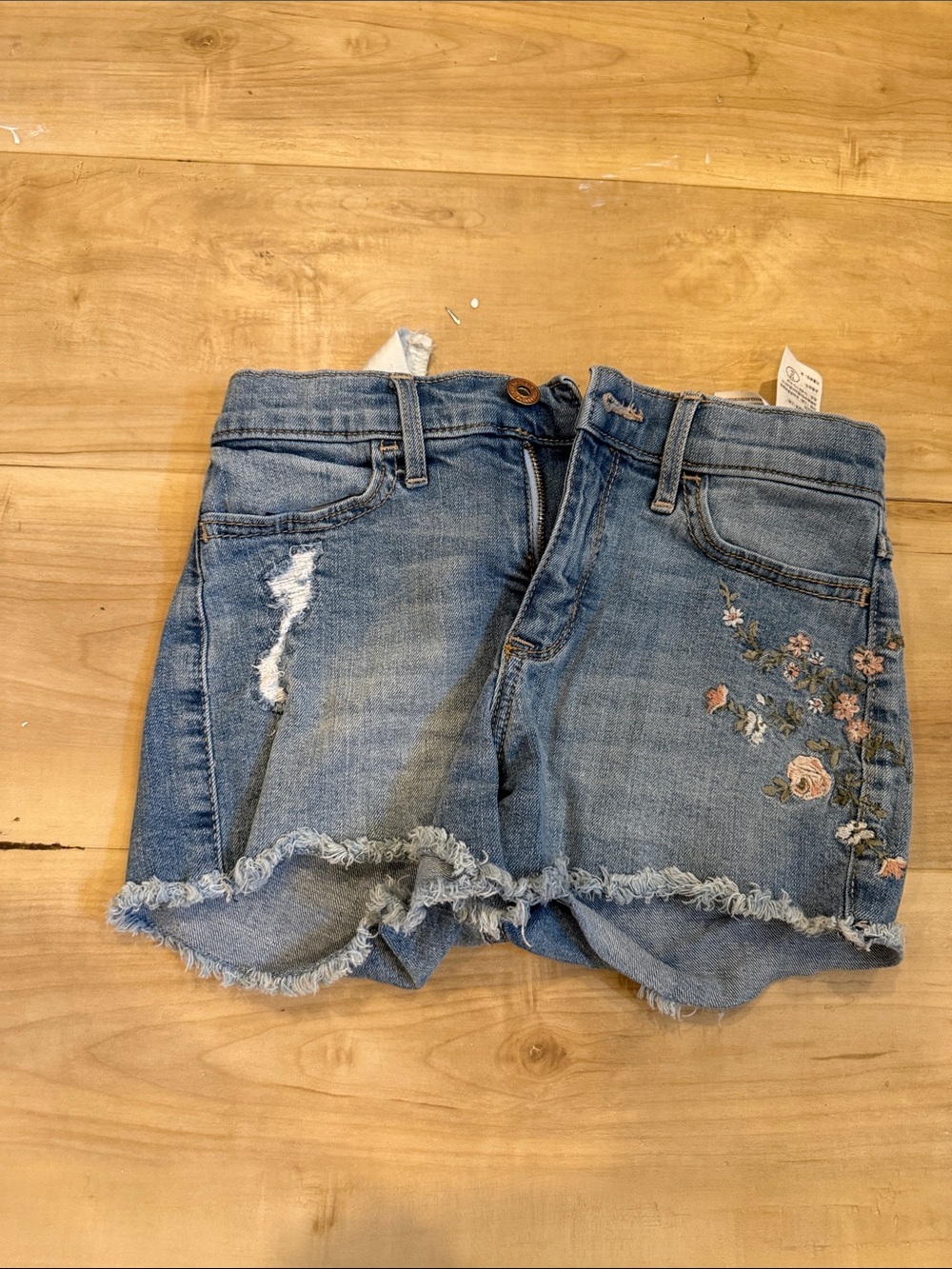 Abercrombie kids Light Wash Blue Denim Jeans with embroidered flowers